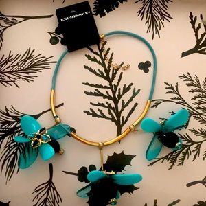 3/$20 Expression flower statement necklace new!